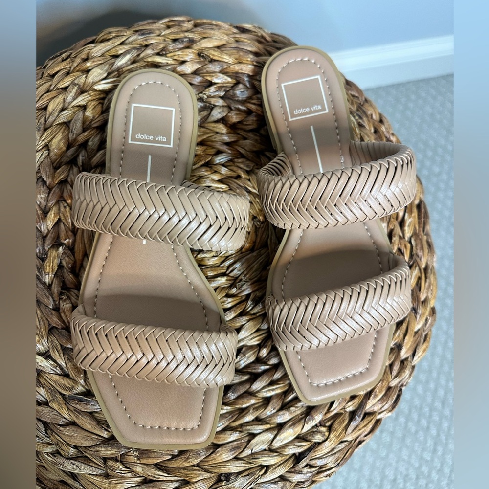 NWT sz 7.5 Dolce Vita Inya nude tan flat woven sandal double strap neutral
